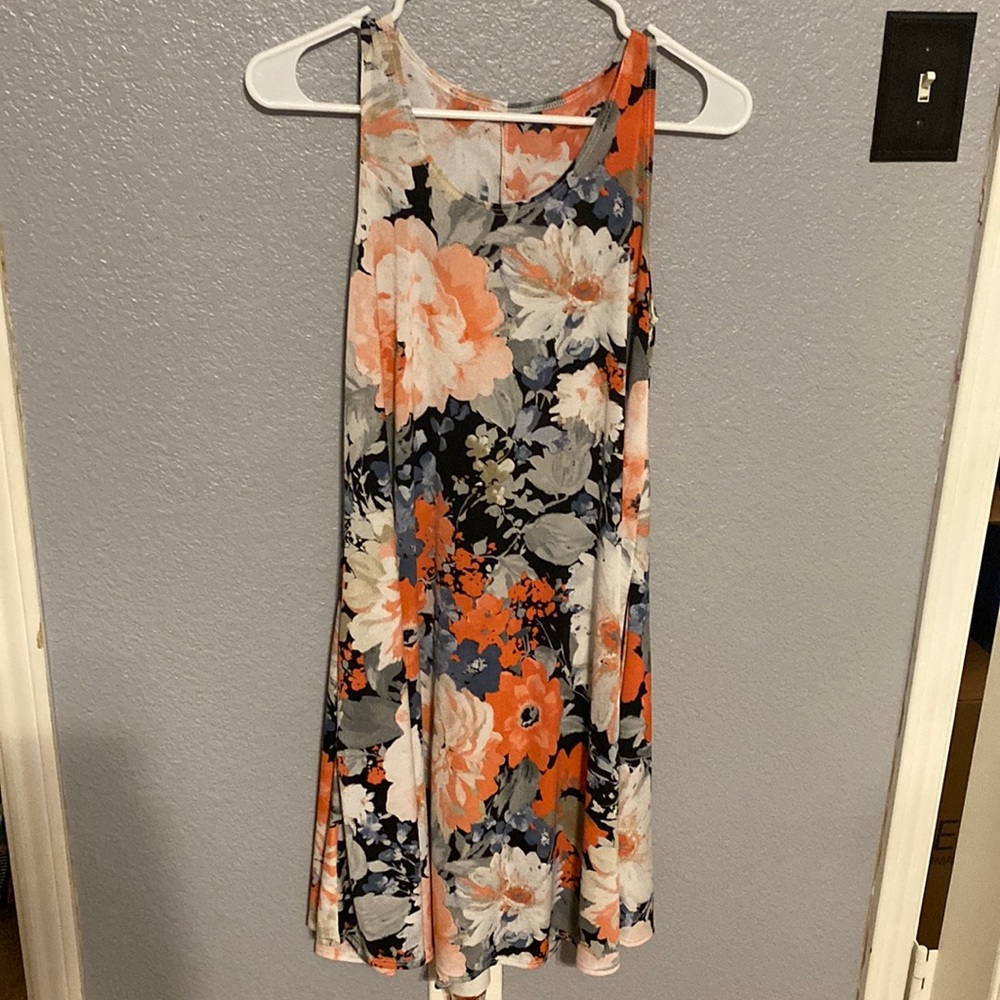 Midi tank dress. Wrinkle free material. Very stretchy. Fits like a large.